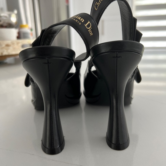 Christian DIOR Black Patent Leather Comma Pointed Toe Sweet D Slingback Heels - Picture 8 of 13
